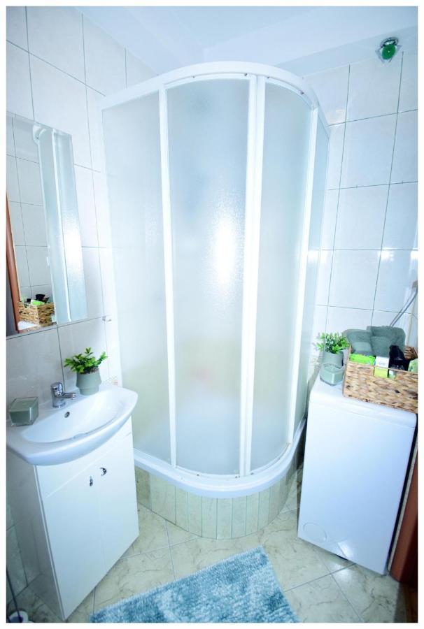 Color24 Apartament VI สตาโลวา โวลา ภายนอก รูปภาพ