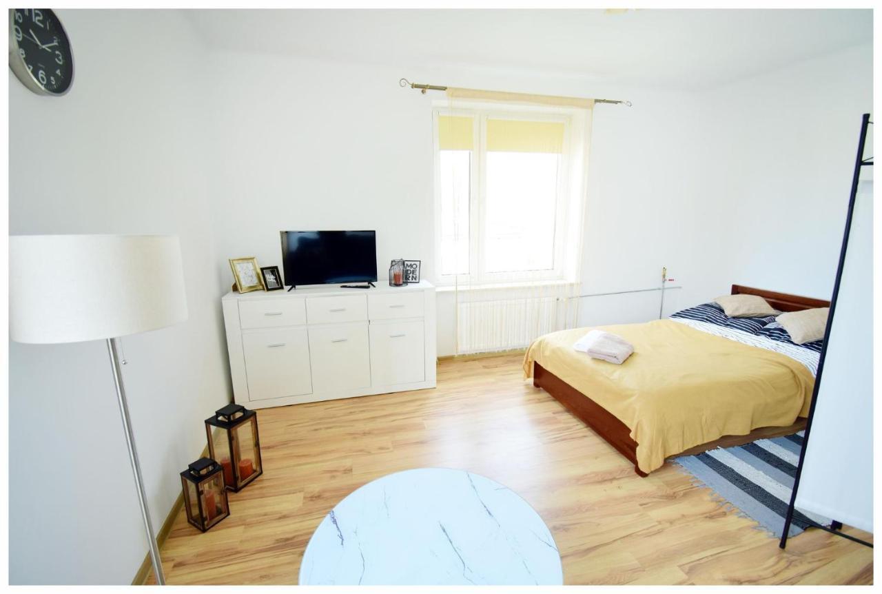 Color24 Apartament VI สตาโลวา โวลา ภายนอก รูปภาพ